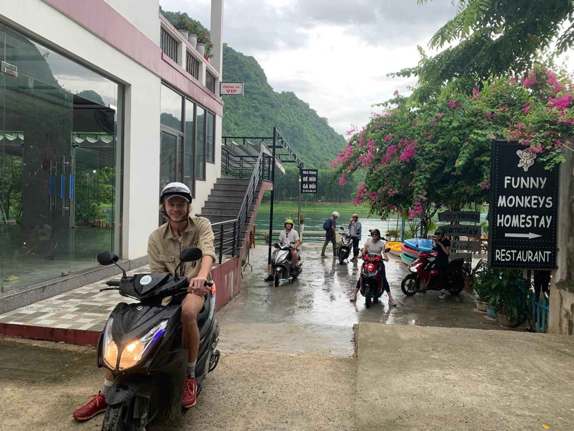 Funny Monkeys Homestay Phong Nha Exterior photo